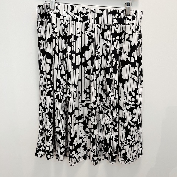 Jockey | Black And White Circle Skirt - Picture 1 of 4